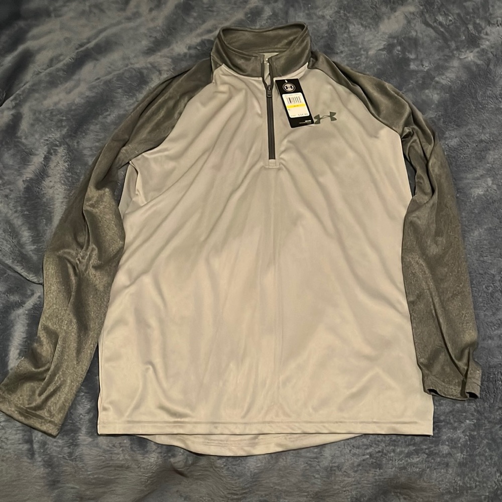 NWT Under Armour 1/4 Zip Long Sleeve size Medium